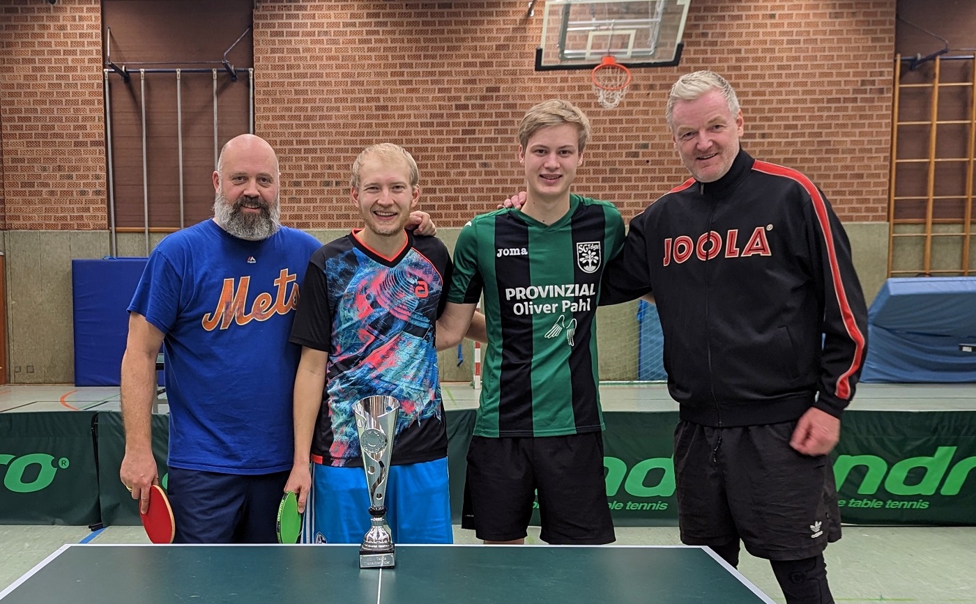 Thorsten Sentef, Christian Stöckl, Timon Wortmann und Matthias Strotmann (v.l.) boten ein hochklassiges Finale beim Neujahrsturnier der Telgter Tischtennisabteilung.