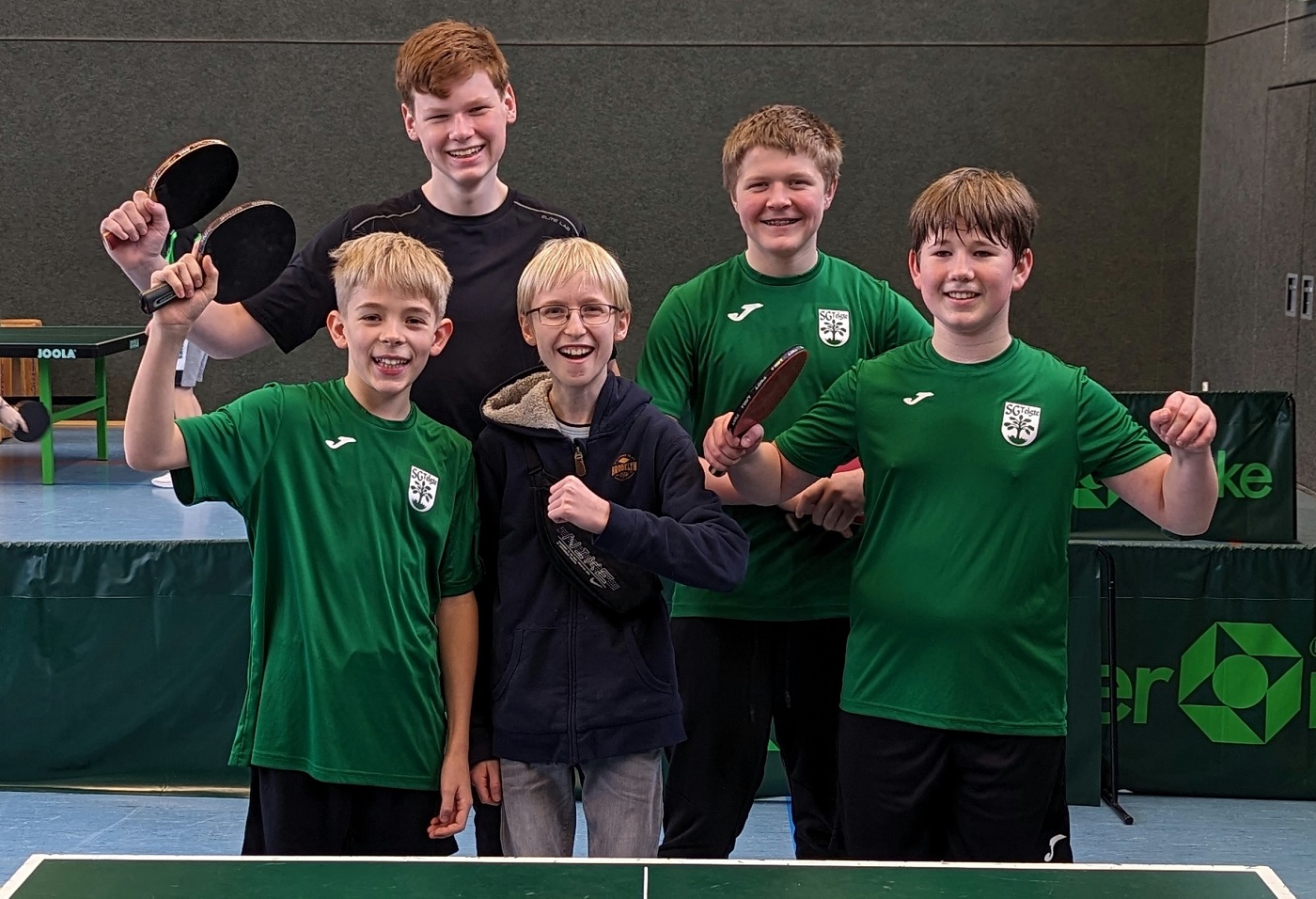 Die U15 SG Telgte um Nils Pohlmann, Tom Spitthöver, Enno Kulmsee, Hendrik Hagedorn und Luca Stratmann (v.l.) freut sich über einen 8:2 Erfolg gegen Bösensell.