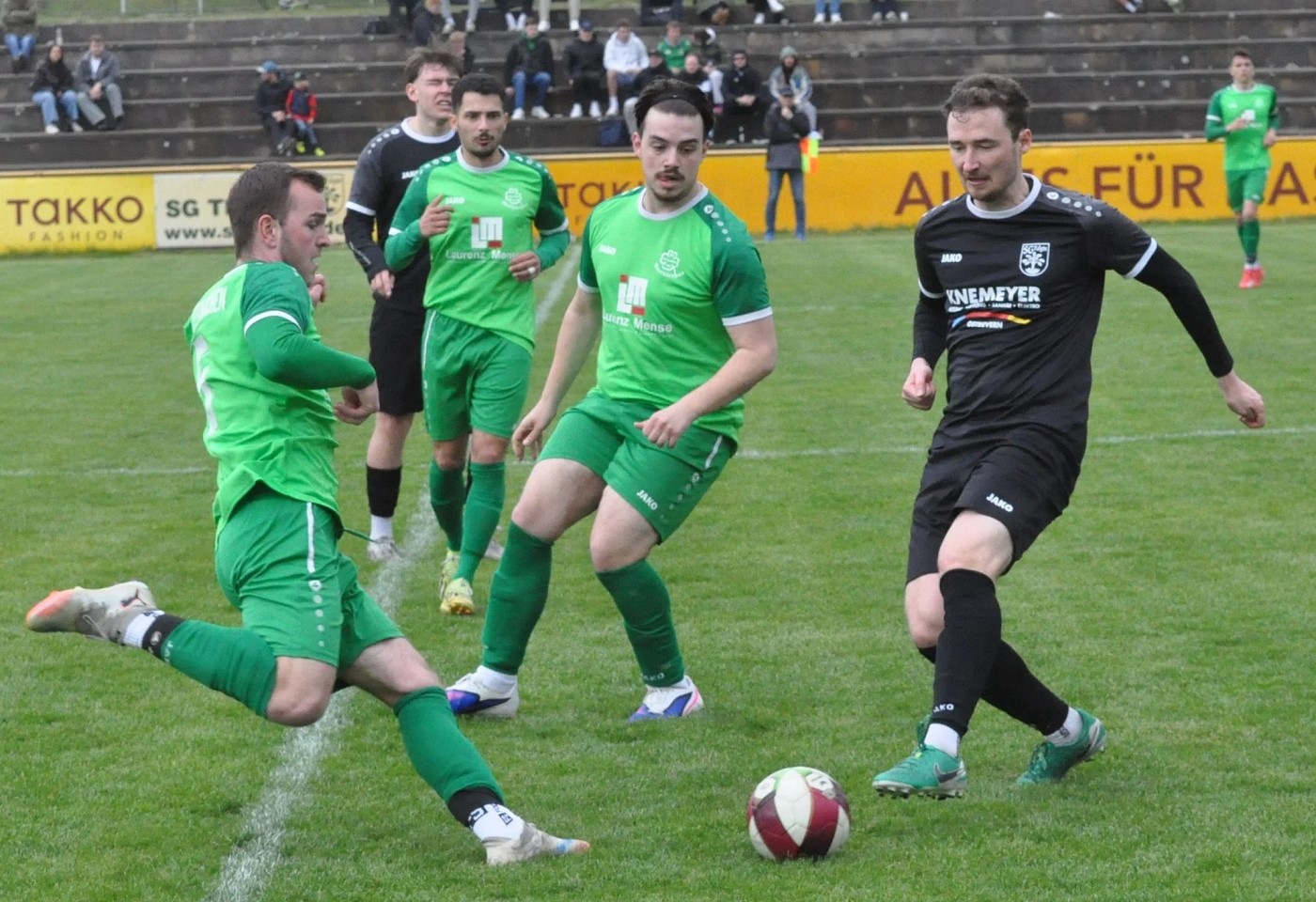 Lukas Kleinherne (r.) verlieht der SG-Abwehrreihe Stabilität. Gegen Westkirchen feierten die Telgter einen 4:1-Heimsieg. Foto: Kock